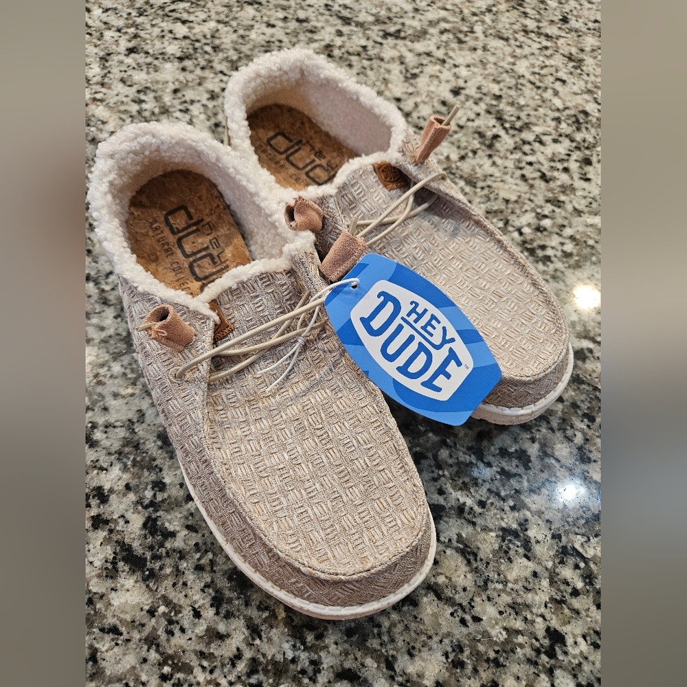 Hey dude 10 nwt  fleece lined $40